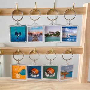 Porte-clé carré 4x4 cm en plexi, illustration recto-verso, collection Céci Rjass