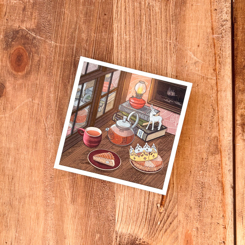 Illustration d’une part de galette et d’un thé fumant posés sur une table, avec un paysage enneigé à l’extérieur, ambiance chaleureuse et hivernale.