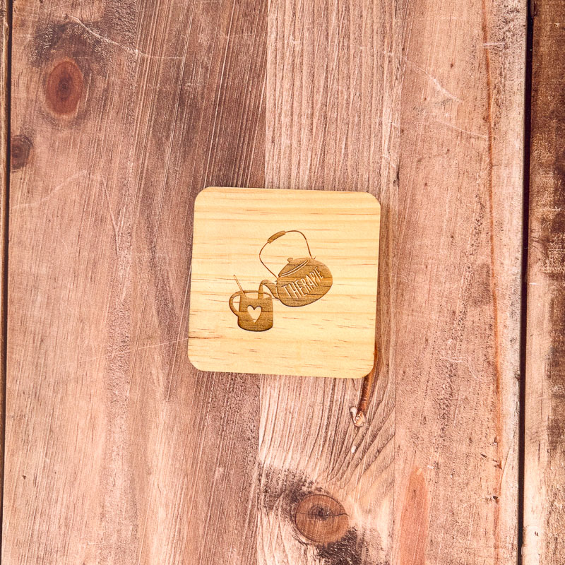Goodies en bois gravés pour boissons, version carrée, résistants à l’eau et au chaud.