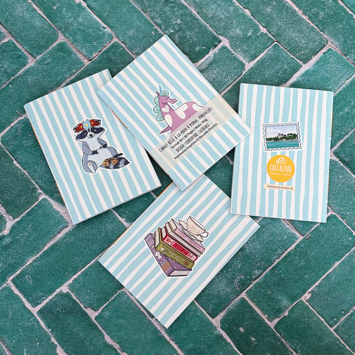 Carnets petit format bleu et blanc, motif animal illustré par Ceci Rjass, souvenir fait à Pornic, Pays de Retz