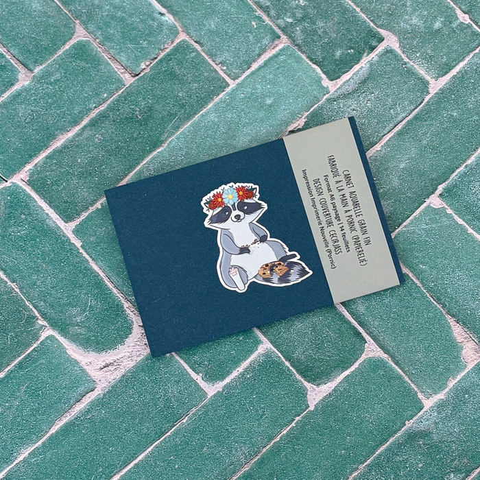 Carnet aquarelle colorés avec petit sticker animal, illustrés par Ceci Rjass, fait à Pornic, Pays de Retz